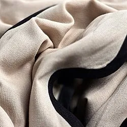 Dukar - Bomullsduk Yrsa (lys beige)