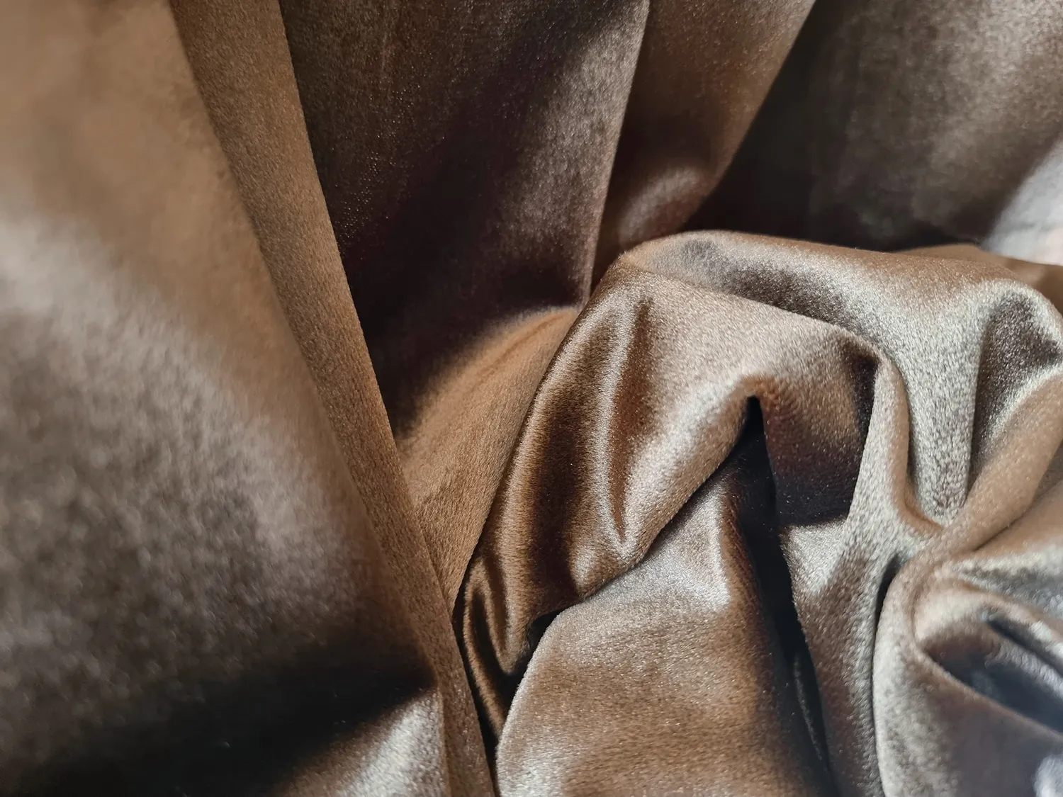 Gardiner - Fløyelsgardiner Marlyn (mørk beige)