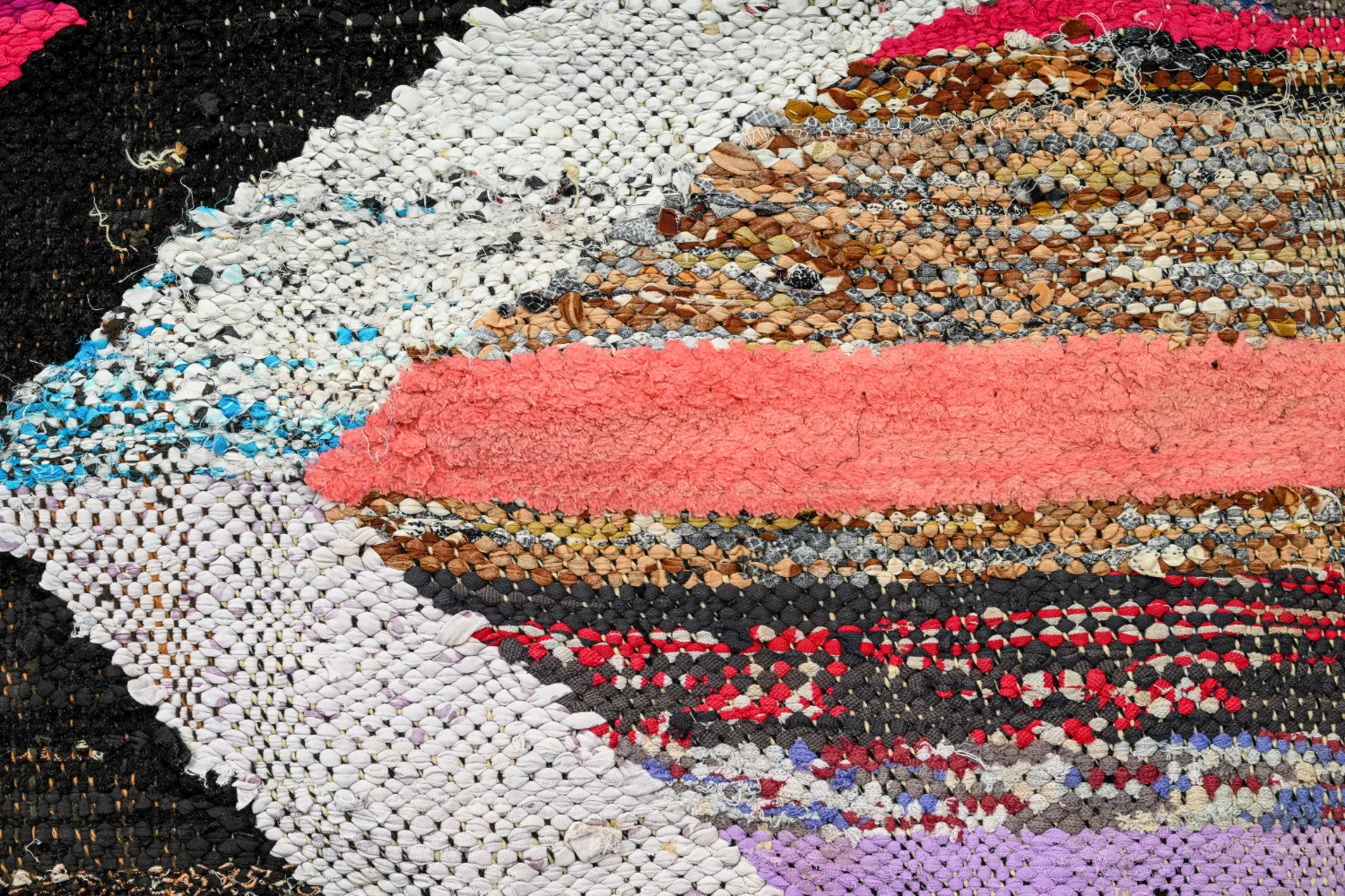 Marokkansk Boucherouite-teppe 140 x 245 cm