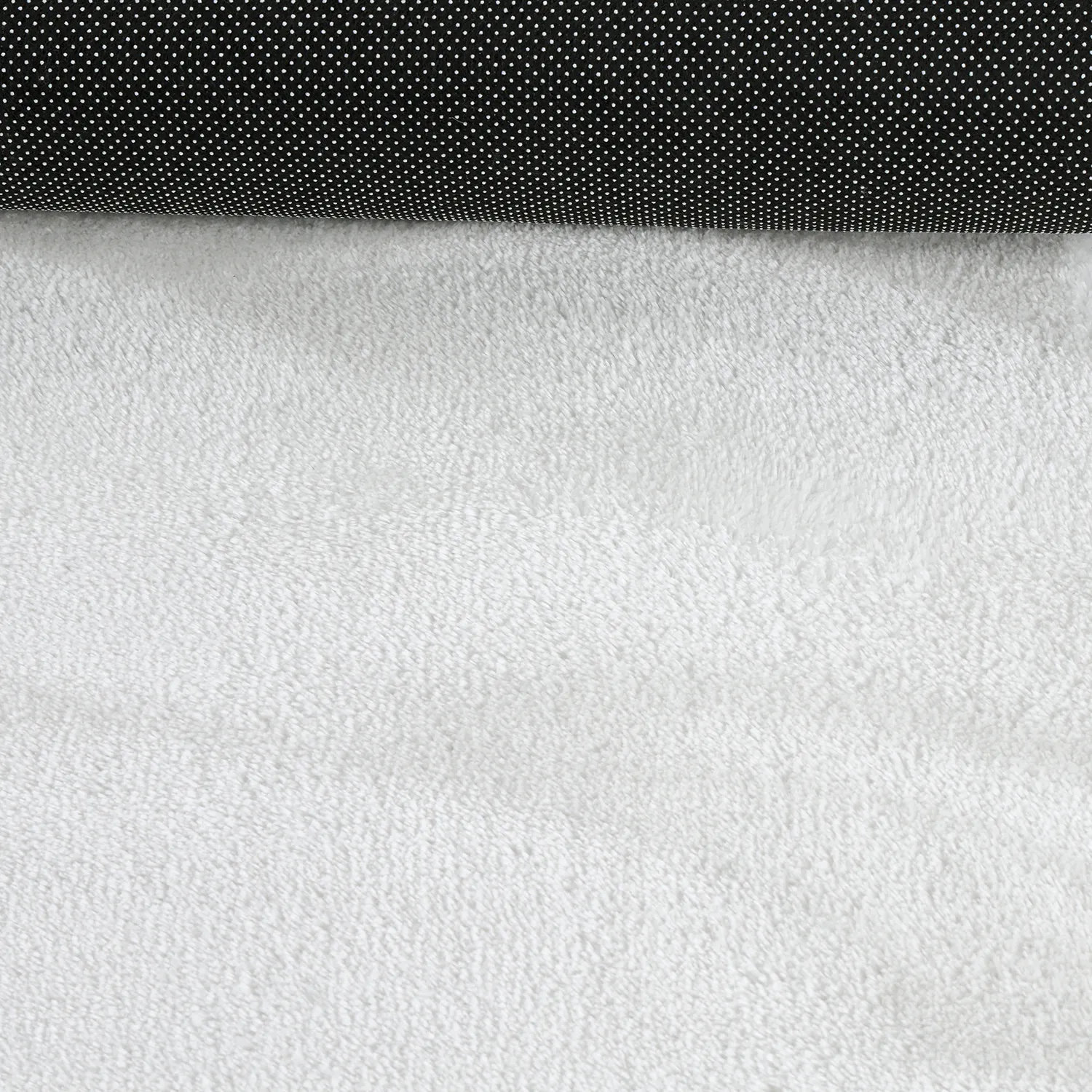Asymmetrisk Bølgete Ryeteppe - Aranga Super Soft Fur (hvit)