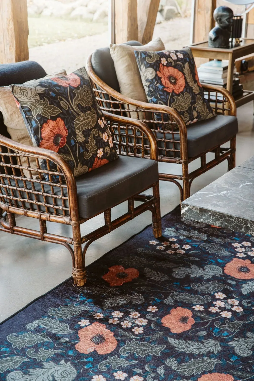 Wilton-teppe - Poppy (svart)