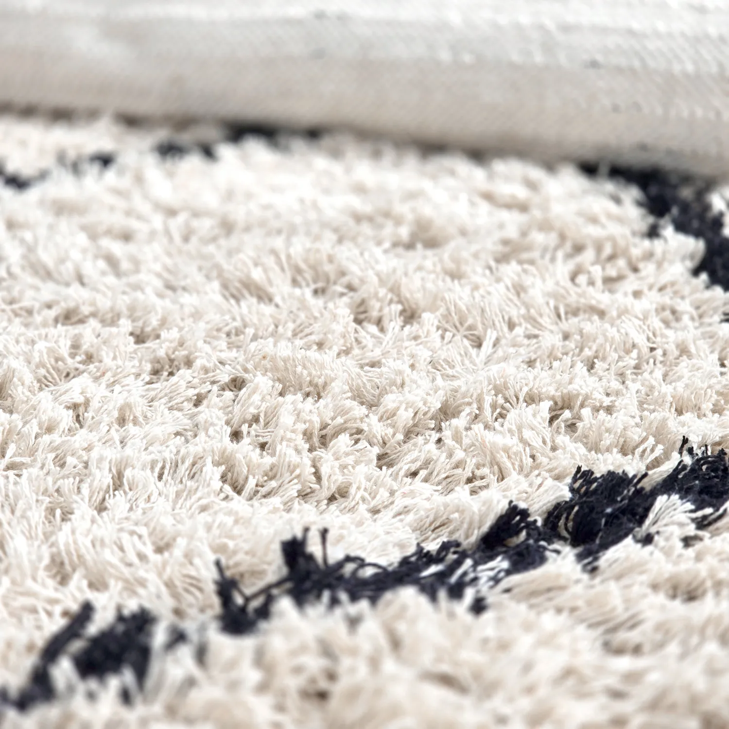 Rundt teppe - Alcott Natural Cotton Shaggy (svart/hvitt)