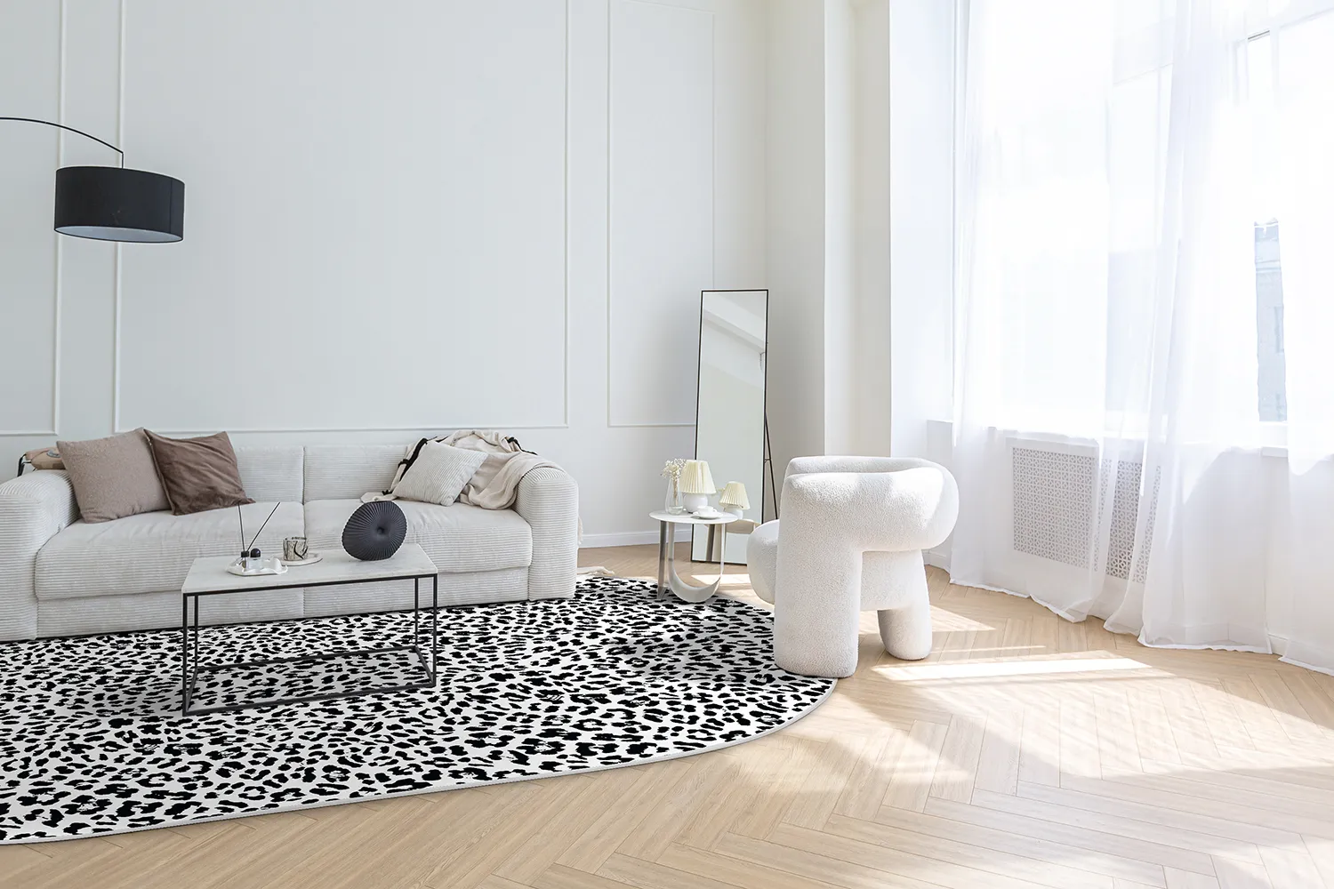 Ovalt teppe - Leopard (svart/hvit)