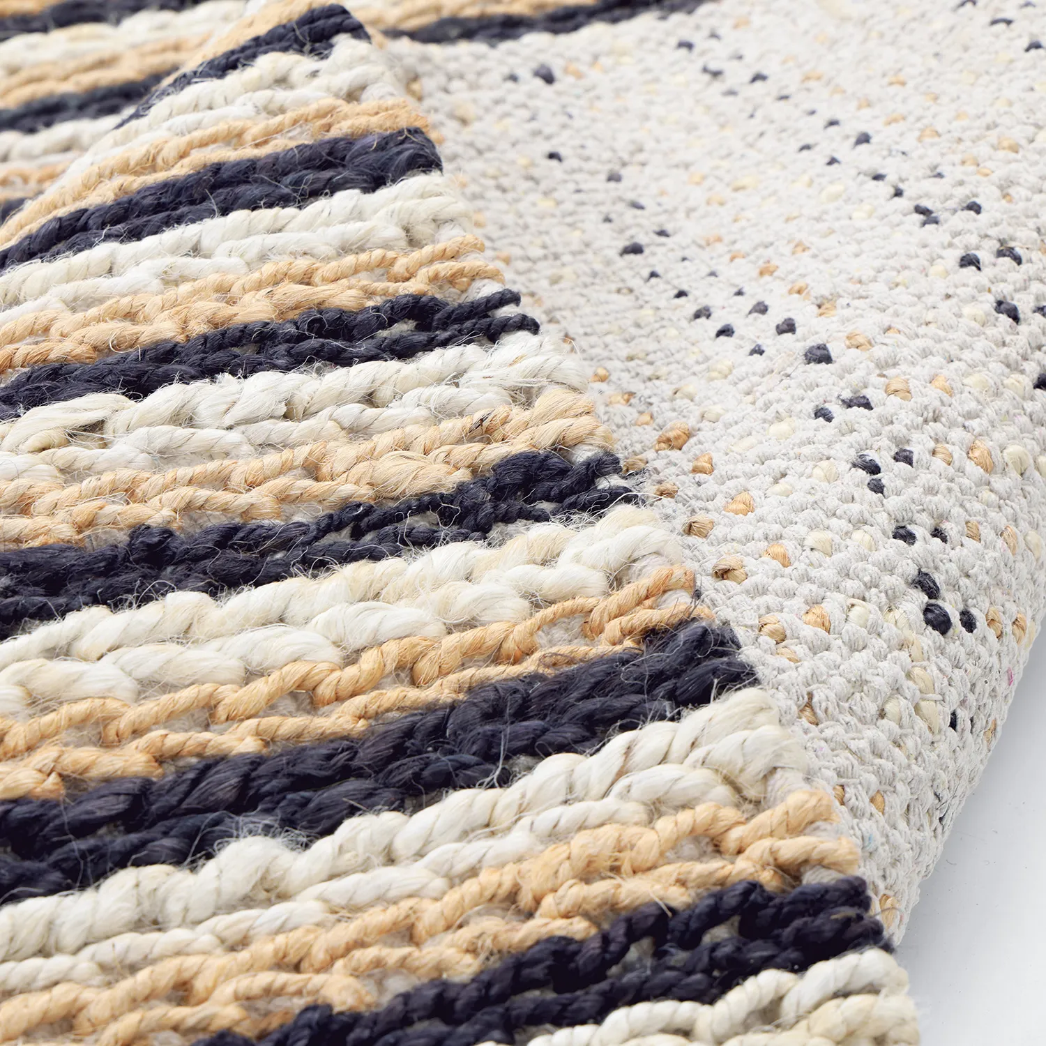 Juteteppe - Howrah Braided Jute (naturlig/hvit/svart)