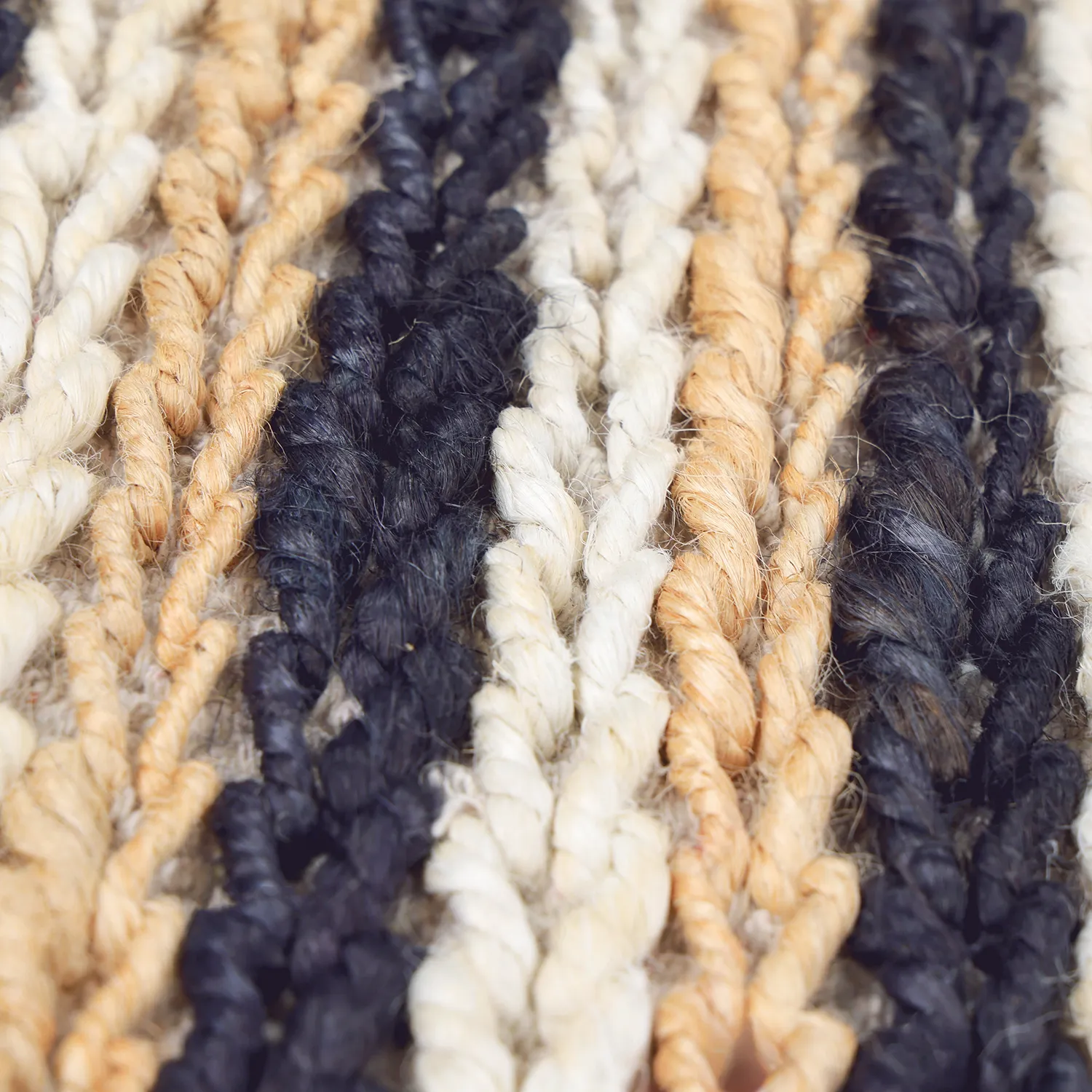 Juteteppe - Howrah Braided Jute (naturlig/hvit/svart)