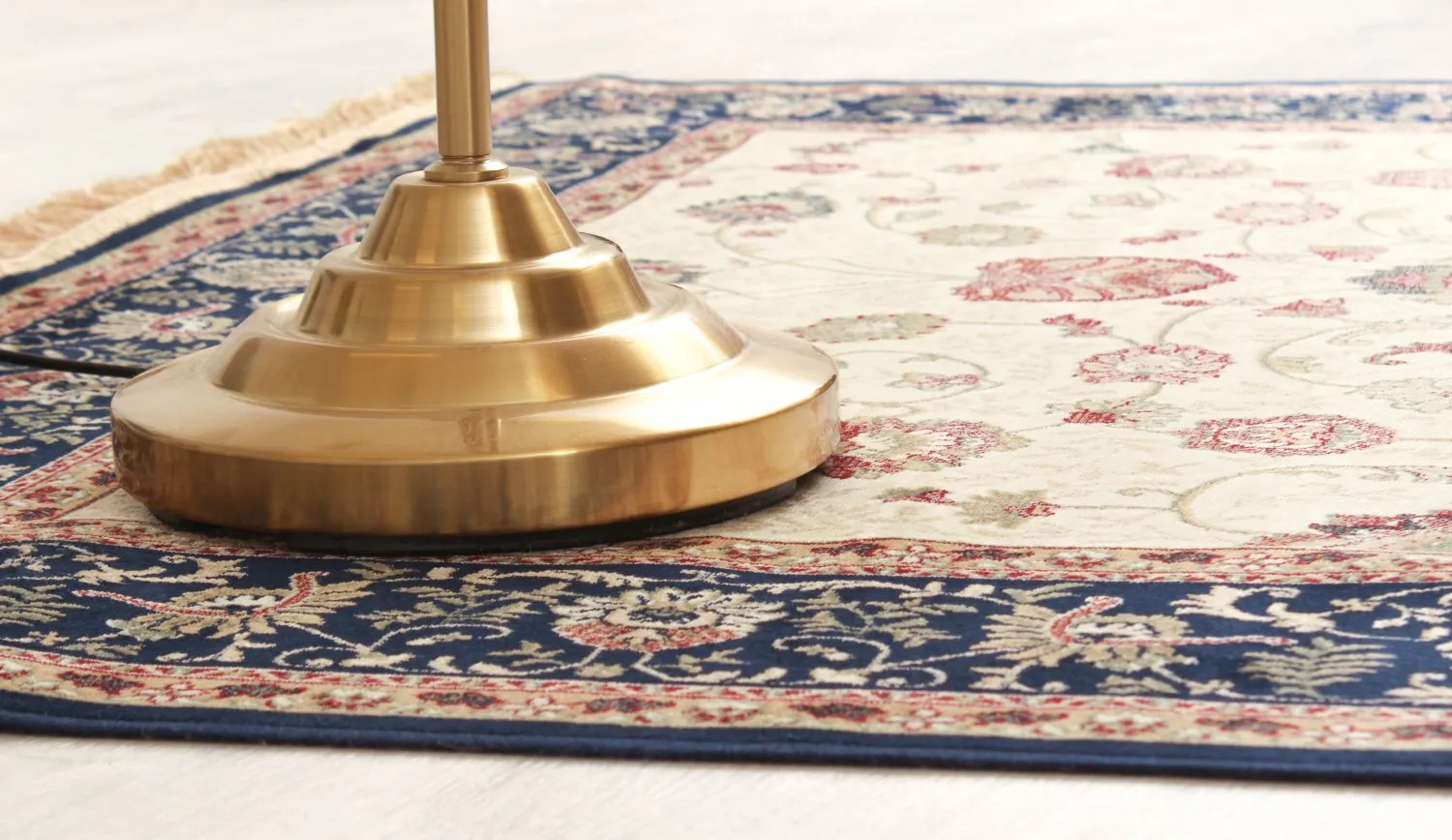Wilton-teppe - Angelica (beige/marineblå)