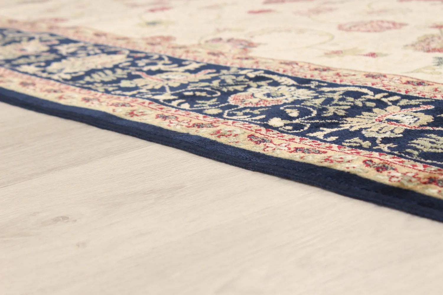 Wilton-teppe - Angelica (beige/marineblå)