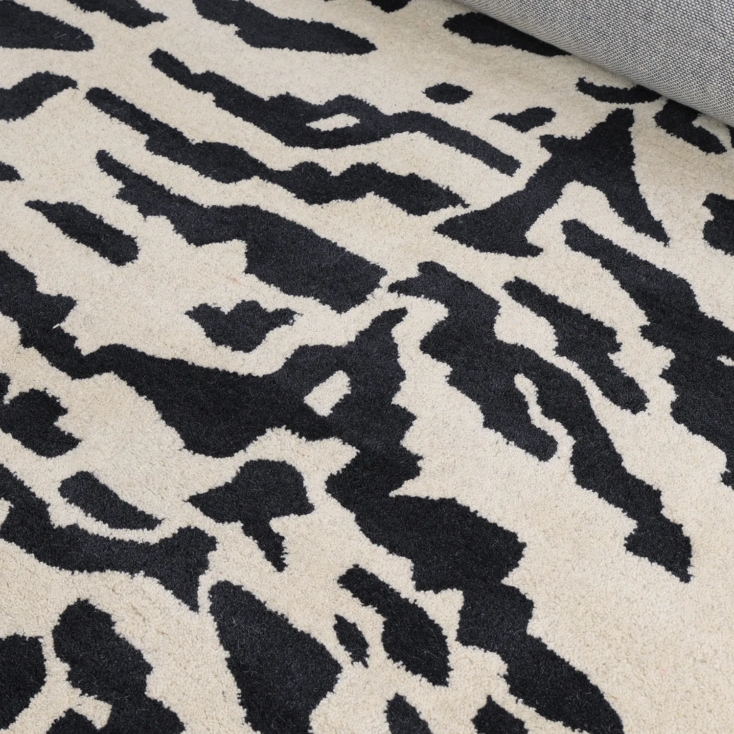 Ryetepper - Zebra Tufted Wool Premium (hvit/svart)