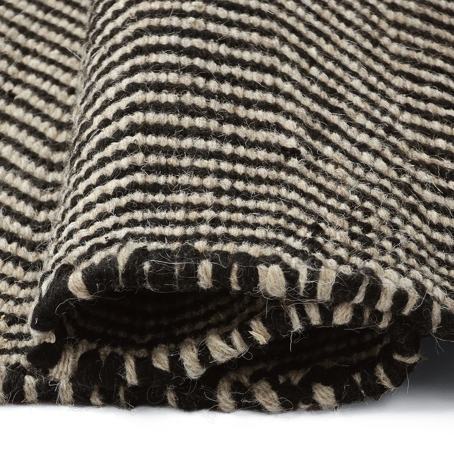Ullteppe - Larkana (beige/svart)