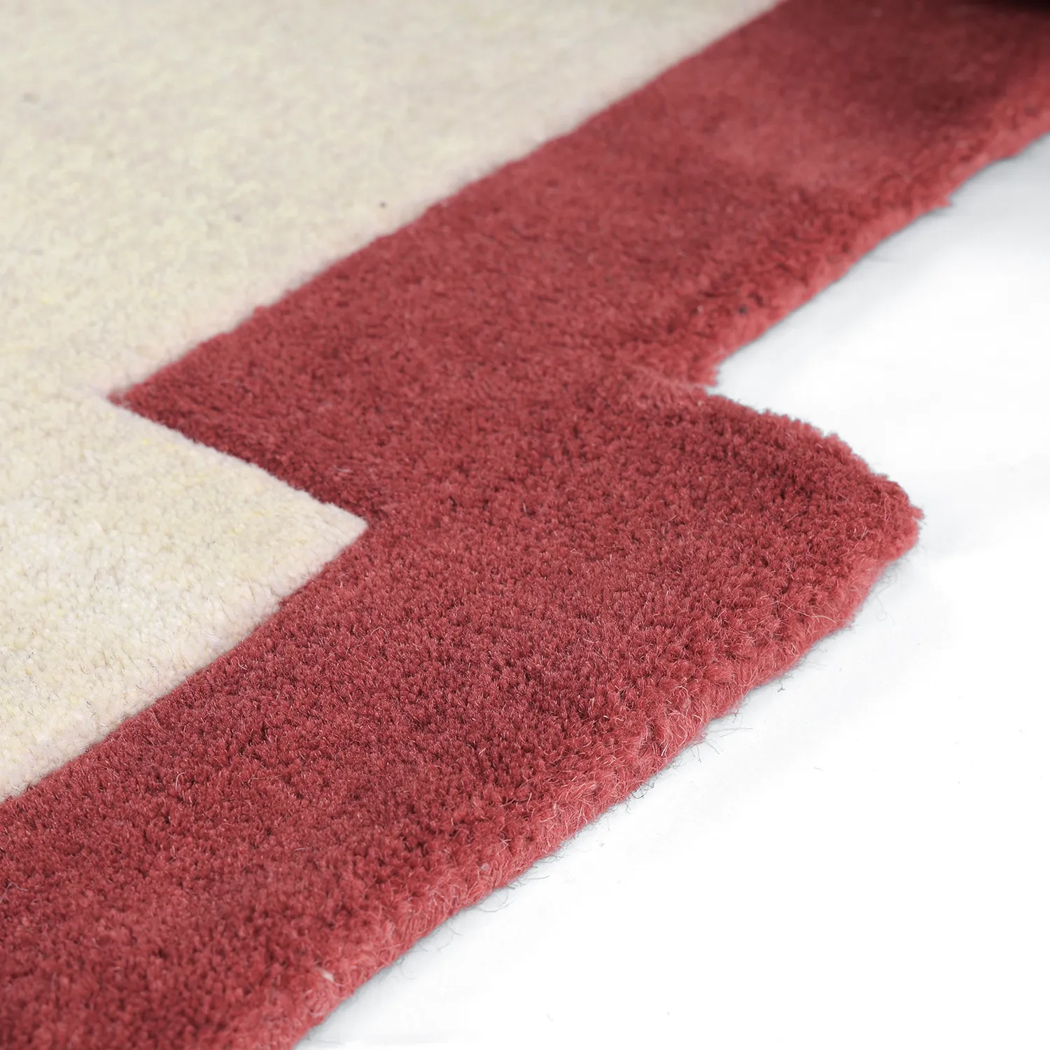 Ullteppe - Agra Hand Tufted Wool Premium (krem/rød)