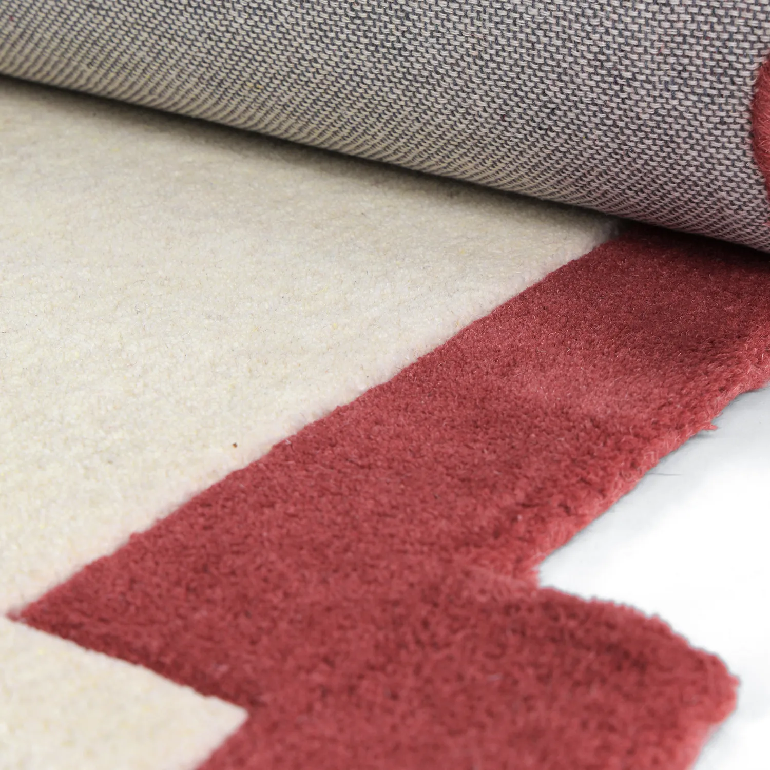 Ullteppe - Agra Hand Tufted Wool Premium (krem/rød)
