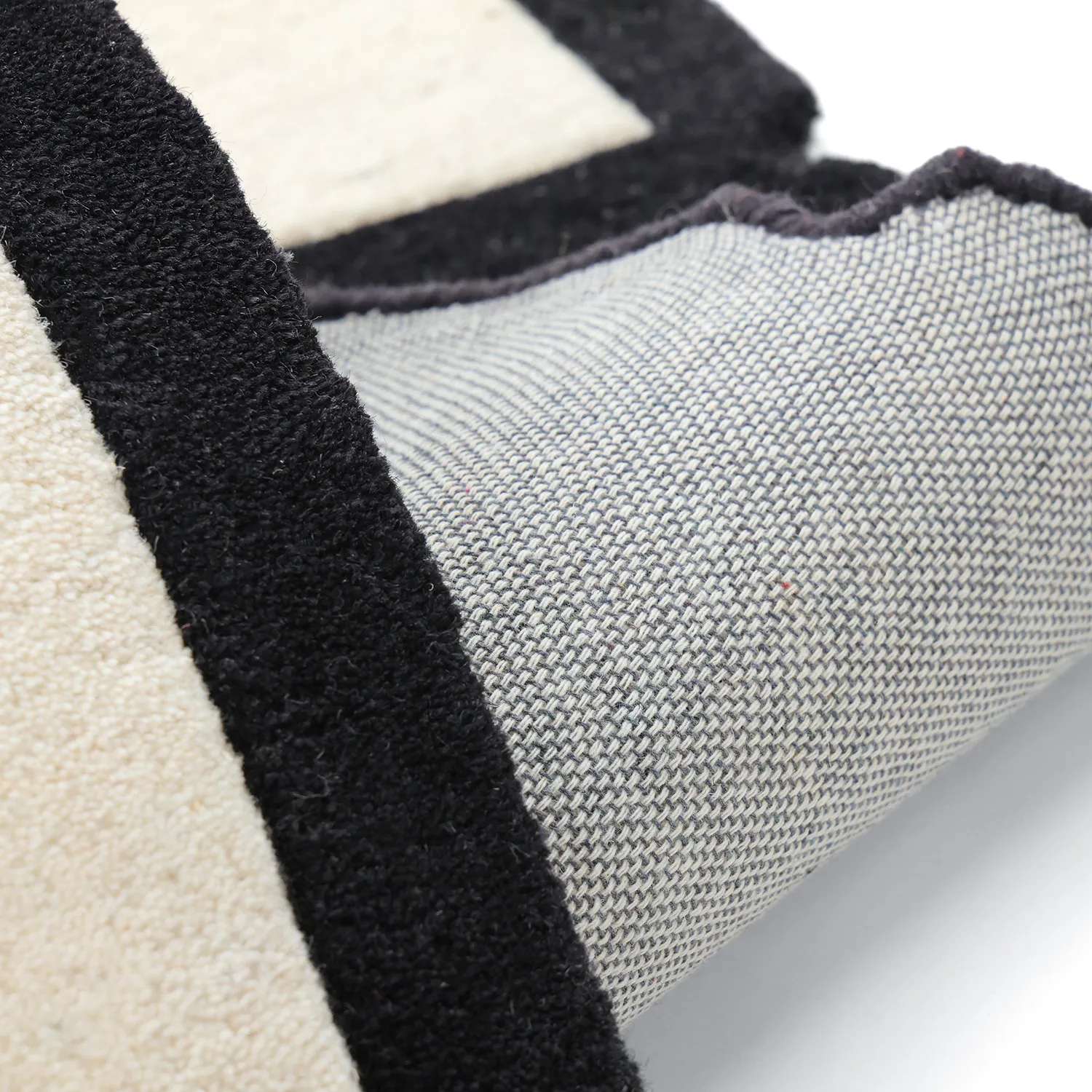 Ullteppe - Syl Hand Tufted Wool Premium (svart/hvitt)