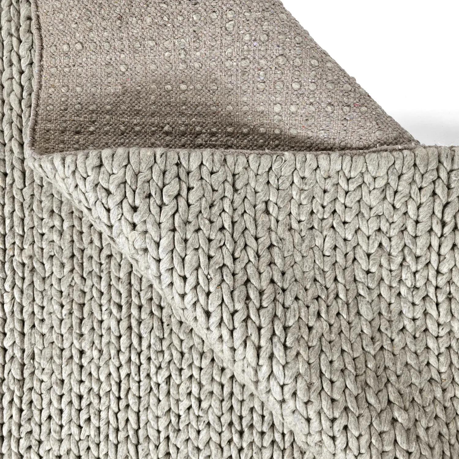 Ullteppe - Talvia Braided Wool (grå)