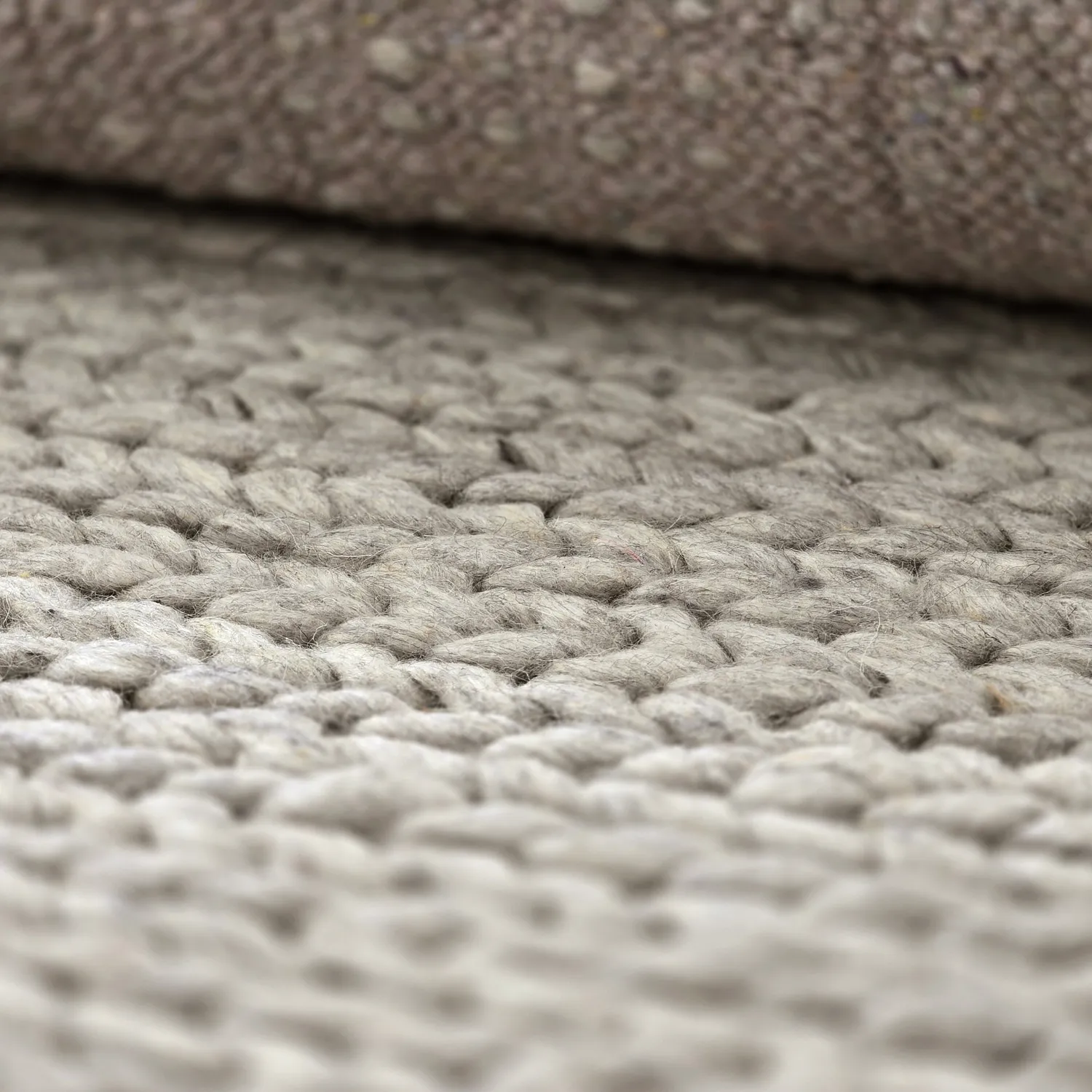 Ullteppe - Talvia Braided Wool (grå)