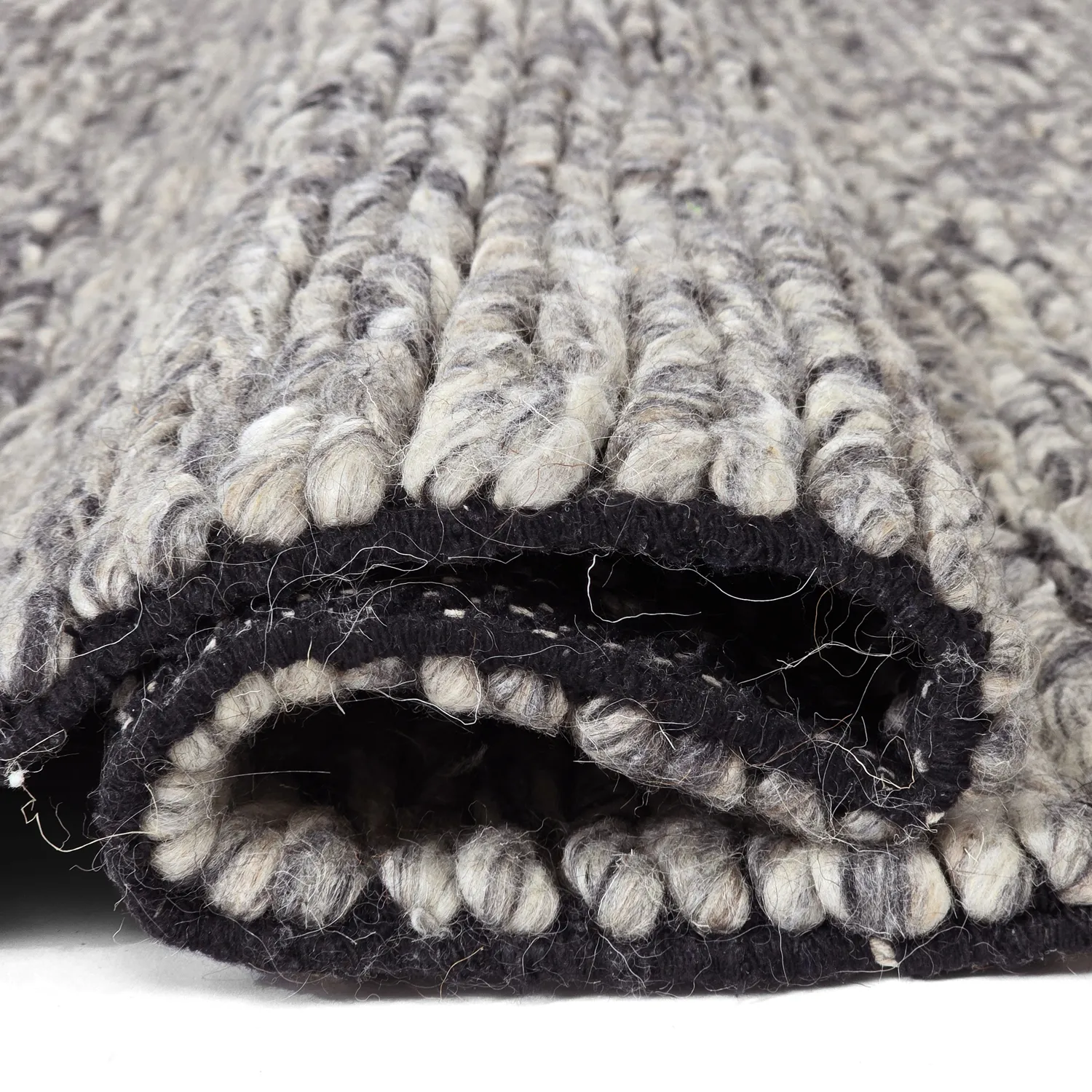 Ullteppe - Talvia Braided Wool (mørkegrå)