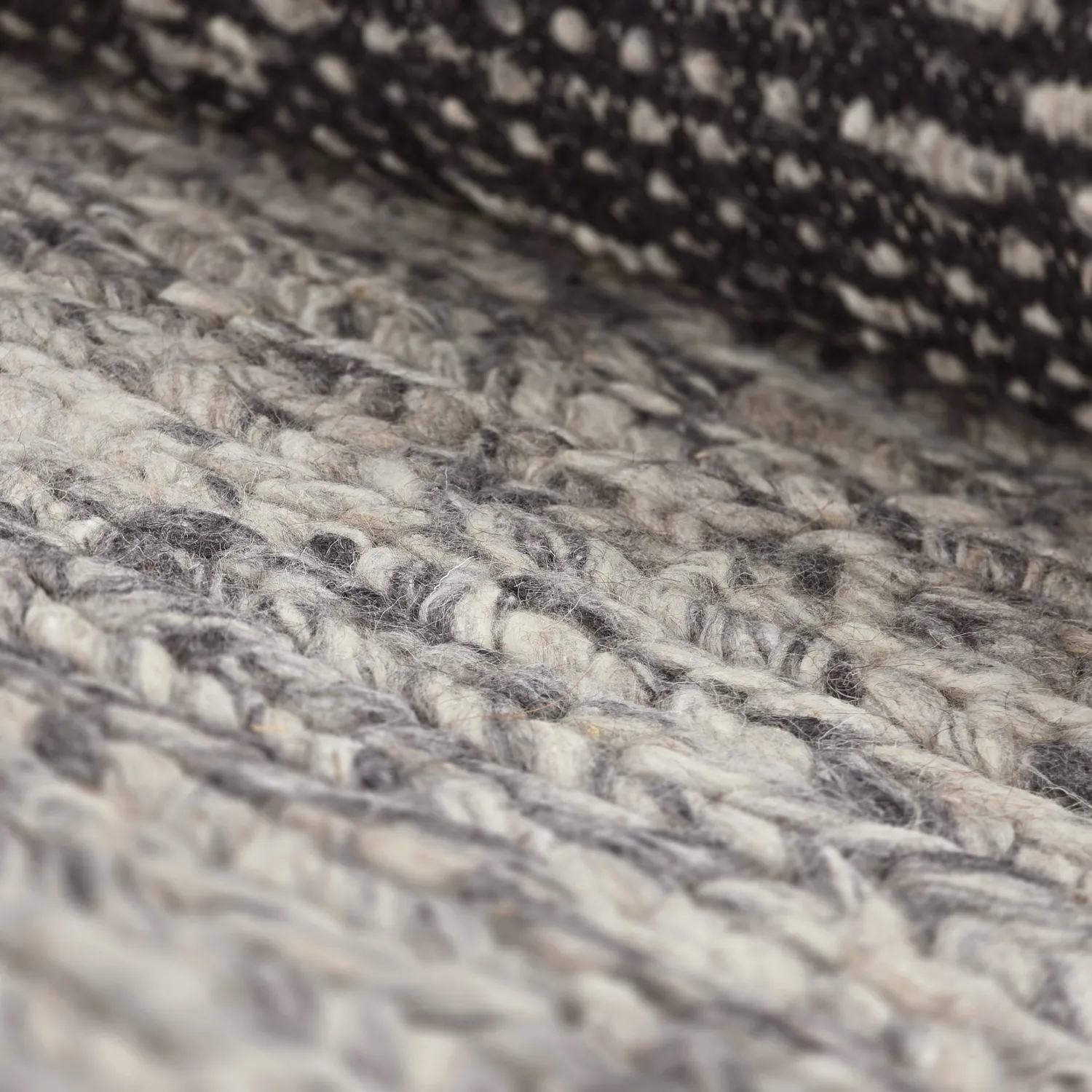Ullteppe - Talvia Braided Wool (mørkegrå)