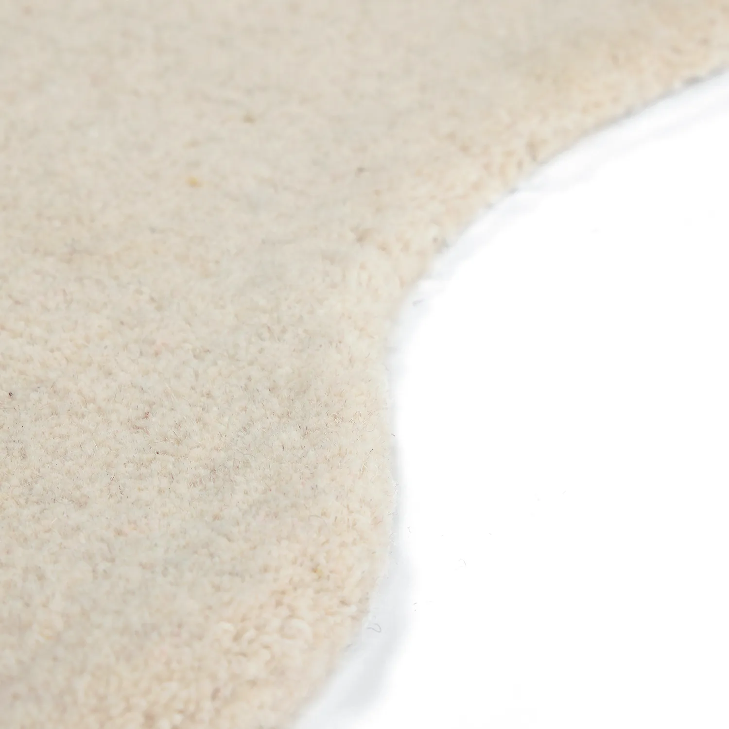 Bølget ullteppe - Diu Hand Tufted Wool Premium (krem)