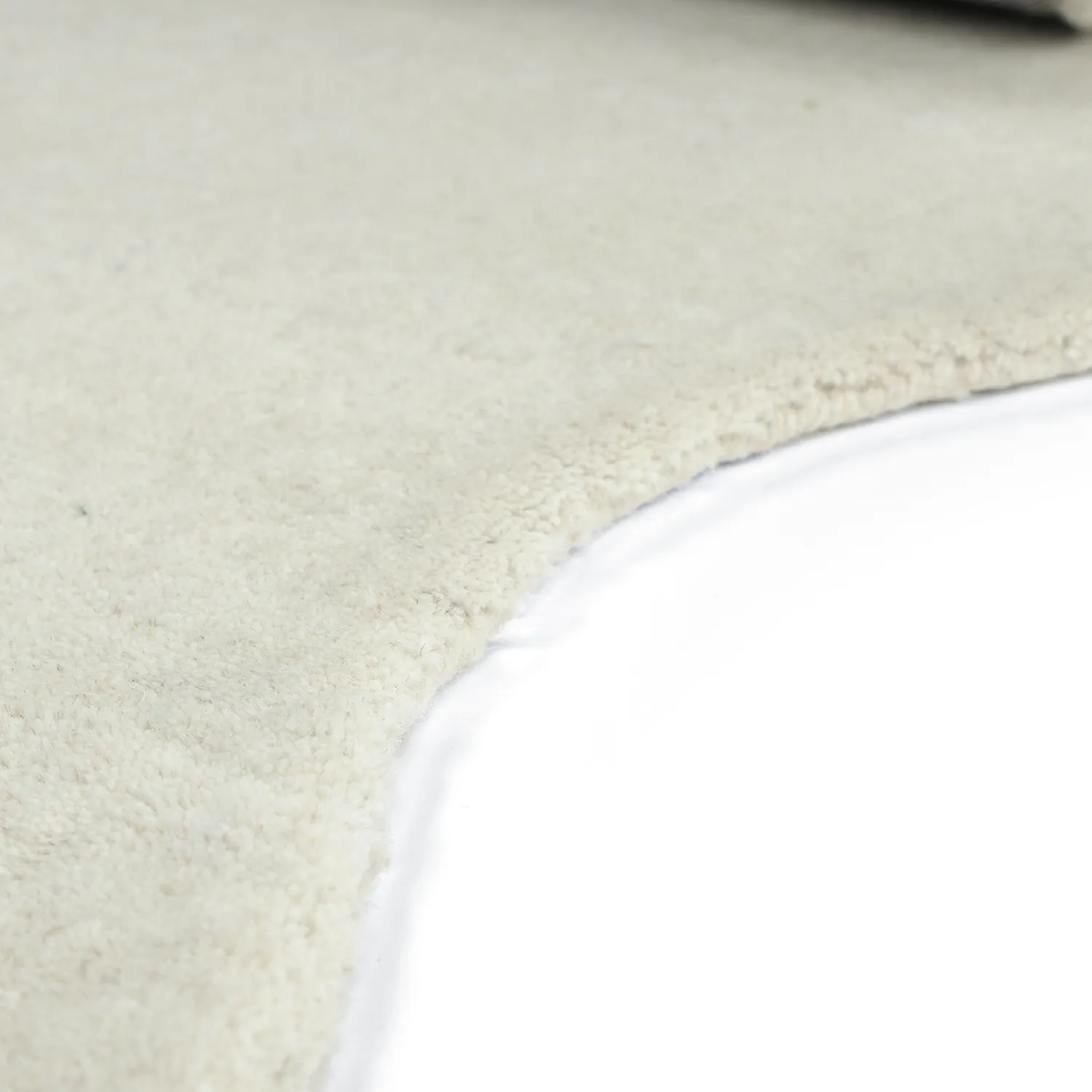 Bølget ullteppe - Diu Hand Tufted Wool Premium (hvit)