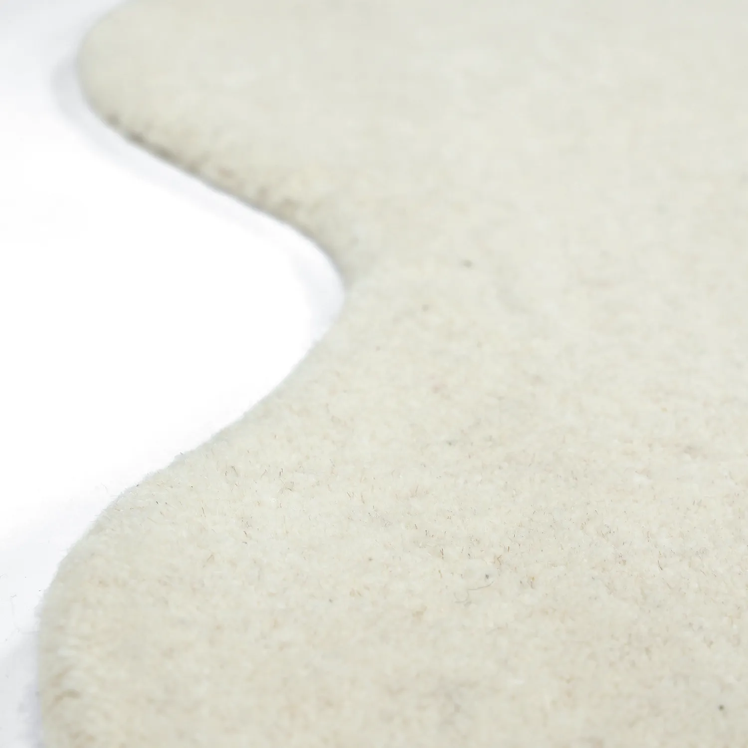 Bølget ullteppe - Diu Hand Tufted Wool Premium (hvit)